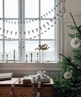 Новогодний декор окна: пять вдохновляющих идей - elle.ru