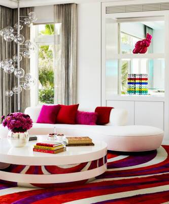 Красный цвет в гостиной: 30 ярких примеров - elle.ru