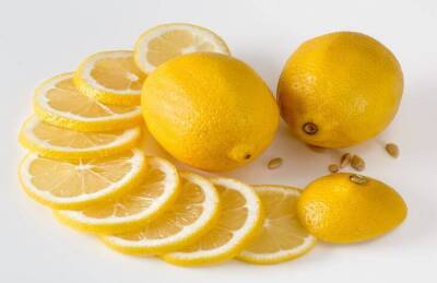 Как с помощью лимона вернуть ногам ухоженный вид: полезная хитрость - lifehelper.one