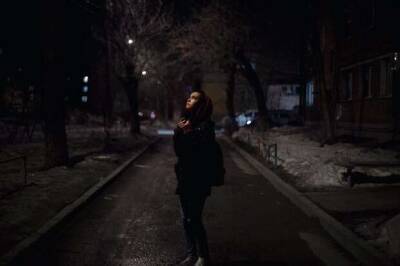 Выставила на ночь глядя подругу сына из дома: «В гости – пожалуйста, но ночевать – по домам!» - lublusebya.ru