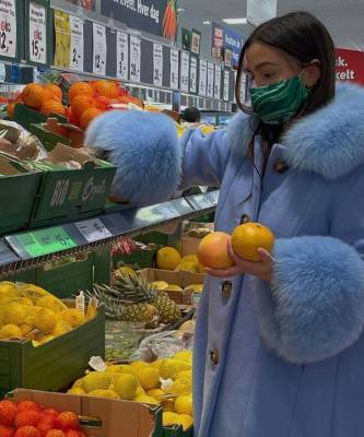 Датский блогер Наоми Анвер показывает самое красивое зимнее пальто - elle.ru - Дания