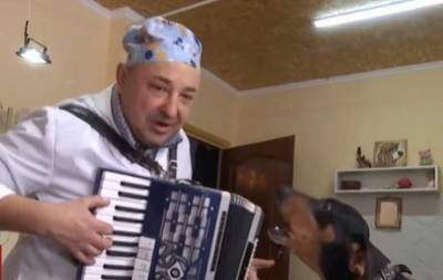 Украинский ветеринар взорвал сеть, спев с собакой (ВИДЕО) - mur.tv