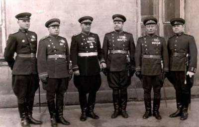 Для чего на брюках советских офицеров были нужны странные «расширения» на бедрах - chert-poberi.ru - Франция - Мексика - Севастополь - Алжир