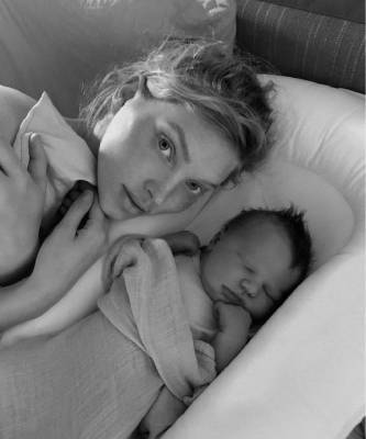 Эльза Хоск - Томас Дэйли - Маленькое чудо: Эльза Хоск с новорожденной дочкой Тууликкой - elle.ru - Швеция