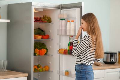 Как газета поможет избавиться от запаха в холодильнике nbsp - woman.rambler.ru