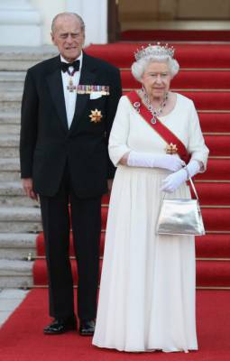 королева Елизавета II (Ii) - принц Филипп - Муж Елизаветы II принц Филипп был срочно госпитализ... - glamour.ru