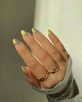«‎Безупречный серый» и «‎озаряющий желтый» — маникю... - glamour.ru