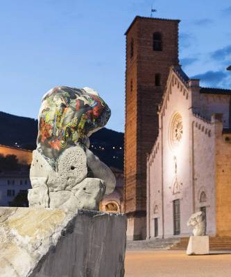 Венера Милосская - Скульптуры с татуировками на уличной выставке в Тоскане - elle.ru - Италия - Алжир