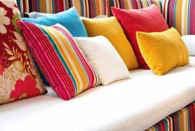 Как выбрать подходящие декоративные подушки на диване - sadogorod.club
