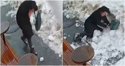 В Киеве на женщину рухнула глыба льда с крыши дома - porosenka.net - Киев