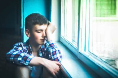 Детская депрессия: чем отличается от взрослой и как помочь ребенку - news.yellmed.ru