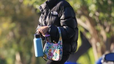 Кайя Гербер - Где купить сумки с цветочным принтом - vogue.ru - Лос-Анджелес