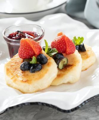 Как приготовить идеальные сырники? Раскрываем секрет самого популярного блюда на завтрак - elle.ru