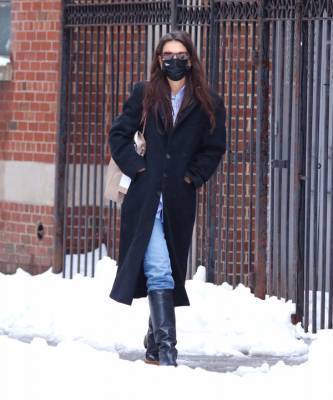 Кэти Холмс - Кэти Холмс показывает, что носить в сильный снегопад и выглядеть стильно - elle.ru - Нью-Йорк
