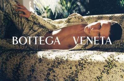 Дэниел Ли - Bottega Veneta - Салонные страсти: рекламная кампания Bottega Veneta весна-лето 2021 - vogue.ua - Англия - Уганда - Оттава
