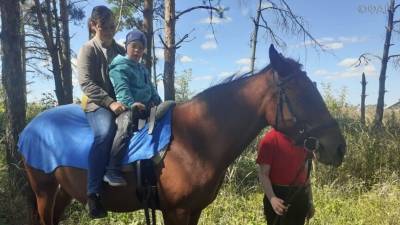 Вместе с лошадью к здоровью: иппотерапевт рассказала о лечении детей с ОВЗ - mur.tv - республика Мордовия