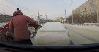 Неравнодушный автомобилист из Красноярска очистил от снега чужой автомобиль - porosenka.net - Красноярск