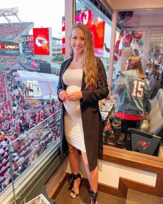 На Суперкубке Super Bowl LV 2021 присутствовала беременная невеста игрока Патрика Махоумса - starslife.ru - San Francisco - Kansas City