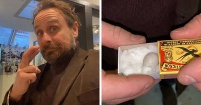 Мужчина нашёл крошечное яйцо в зоомагазине и решил его спасти. Наградой за его старания стал попугай-красавчик - mur.tv - Голландия