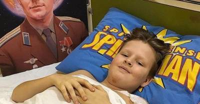 11-летнему россиянину отрезало ноги поездом — он выжил, дружит со звездами и строит планы - wmj.ru