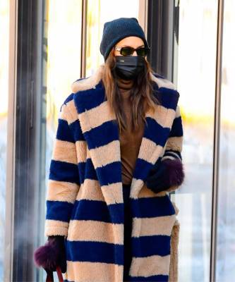 Ирина Шейк - Как одеваться, когда на улице невыносимо холодно? Мастер-класс от Ирины Шейк - elle.ru - Нью-Йорк