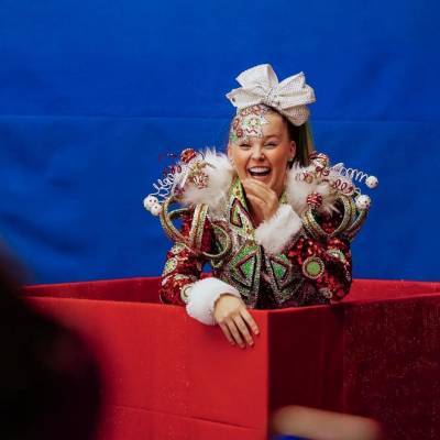 Пэрис Хилтон - Танцовщица ДжоДжо Сива представила миру свою девушку – Кайли Прею - starslife.ru
