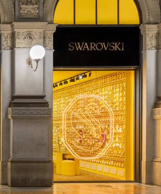 Новая вселенная Swarovski: как изменился слоган, символ и магазины бренда? - elle.ru