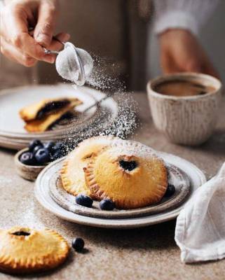 Без сахара и глютена: печем мини-пироги с голубикой - milayaya.ru