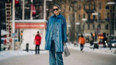 Джиджи Хадид показывает, как носить пальто-рубашку этой весной - vogue.ru - Нью-Йорк - Париж - Стокгольм