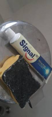 Чистит ли зубная паста хромированные поверхности. Проверяю на мусорном ведре - zen.yandex.ru - Салехард