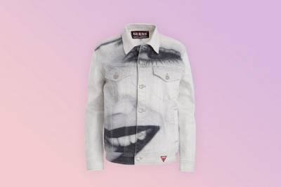 Модная находка: джинсовая куртка с изображением Дрю... - glamour.ru