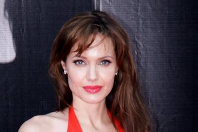 Анджелина Джоли - Брэд Питт - Коварный удар: Анджелина Джоли решила «добить» Брэда Питта - 7days.ru - Франция - Лос-Анджелес