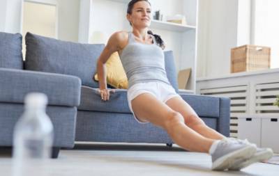 Фитнес дома: ТОП-8 простых упражнений для занятий на диване - hochu.ua