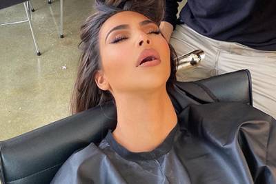 Ким Кардашьян - Крис Эпплтон - Kim Kardashian - Снимок уснувшей у стилиста Ким Кардашьян послужил поводом для шуток в сети - spletnik.ru