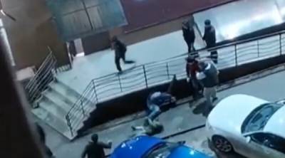 Толпа кавказцев напала на мужчину с маленьким ребёнком из-за замечания - porosenka.net