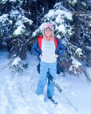 Челси Хэндлер получила множественные травмы во время спуска с горы на лыжах - starslife.ru