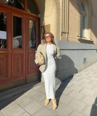 Матильда Джерф - Длинное трикотажное платье — одна из главных покупок весны: показывает Матильда Джерф - elle.ru