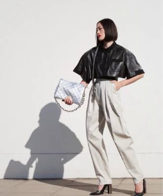 Louis Vuitton - Тиффани Хсу - Тиффани Хсу показывает, какая сумка станет самой модной этим летом - elle.ru