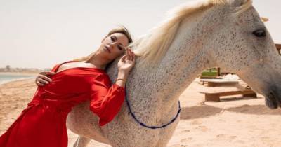 Алеся Никитюк - Леся Никитюк призналась, что боится лошадей и вспомнила несколько неприятных инцидентов - mur.tv - Египет