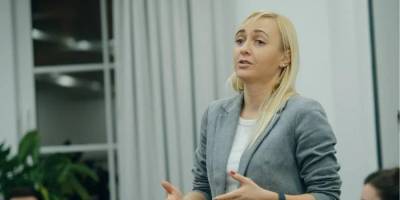 Народный депутат Устинова задекларировала собаку, кота и футболку Ukraine Fuck Corruption - mur.tv - Украина
