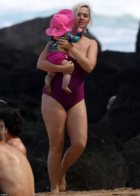 Орландо Блум - Кэти Перри - Кети Перри - Дейзи Дав - 6-месячная дочь Кэти Перри уже побывала на отдыхе на Гавайском пляже - starslife.ru - штат Гавайи