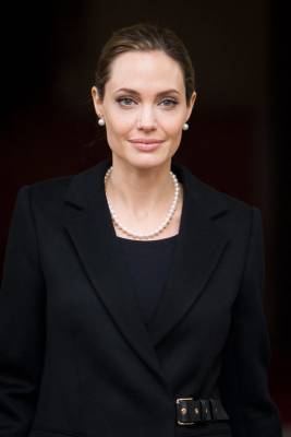 Анджелина Джоли - Анджелина Джоли и Guerlain создали экопроект в подд... - glamour.ru