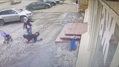 В Саратове бродячая собака напала на пятилетнюю девочку - mur.tv - Россия - Саратов