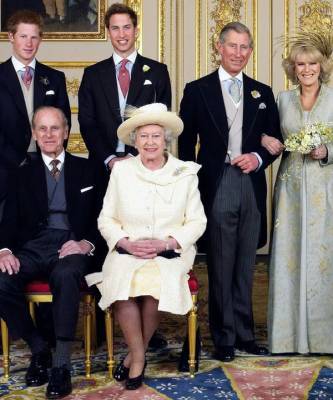 принц Филипп - принц Уильям - принц Чарльз - Елизавета II (Ii) - Камилла - Георгий СВЯТОЙ (Святой) - Трагическое совпадение: принц Филипп умер в годовщину свадьбы принца Чарльза и Камиллы - elle.ru