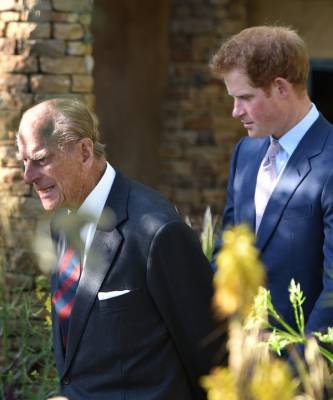 принц Гарри - принц Филипп - Принц Гарри посвятил речь покойному дедушке, принцу Филиппу. Она вызвала смешанные чувства у британских подданных - elle.ru - Англия