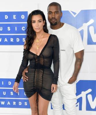 Ким Кардашьян - Канье Уэст (Kanye West) - Канье Уэст наконец ответил на заявление о разводе Ким Кардашьян - elle.ru