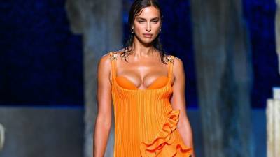Ода оптимизму: оранжевые платья в коллекциях весна-лето 2021 - vogue.ua - Нью-Йорк - Париж