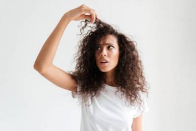 5 неочевидних причин випадіння волосся - liza.ua