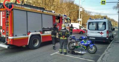 Закономерный итог: быстрый мотоциклист столкнулся с автомобилем в Москве - porosenka.net - Москва