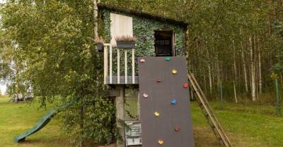 ФОТО. Необычное перевоплощение: дизайнер обустроила домик на дереве - rus.delfi.lv